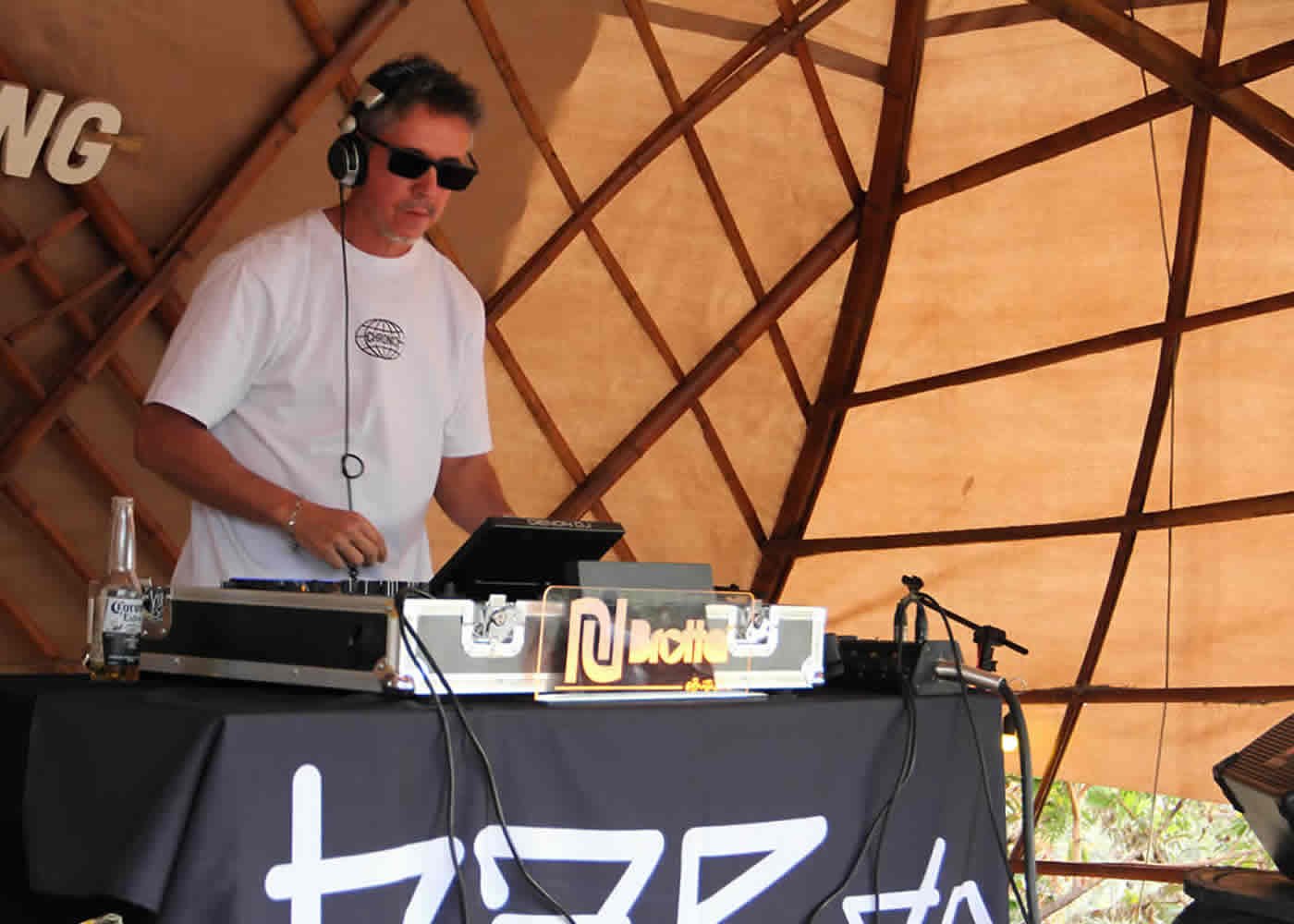 DJ Brotta faz shows pela Chapada dos Veadeiros com cinco dias seguidos de groove, natureza e boas vibrações